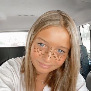 Meet your Posher, Hallie